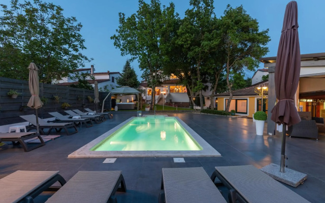 Felix Residence