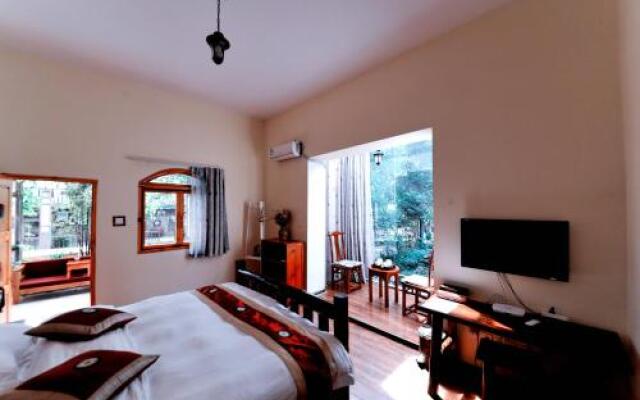 Dali Photography Theme Hostel