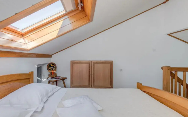 Beachfront Apartment With Balcony and Parking