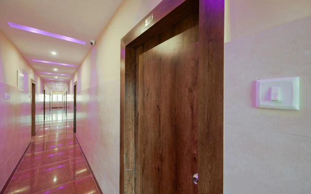 Collection O 87472 Greenland Luxury Hotel