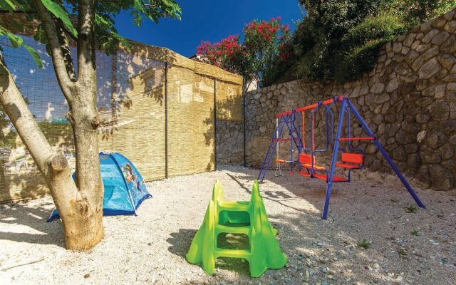 Beautiful Home in Rijeka With Wifi and 5 Bedrooms
