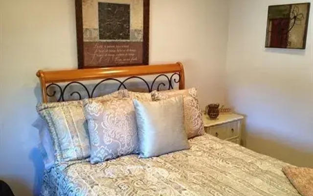 Rock House Hideaway Complex