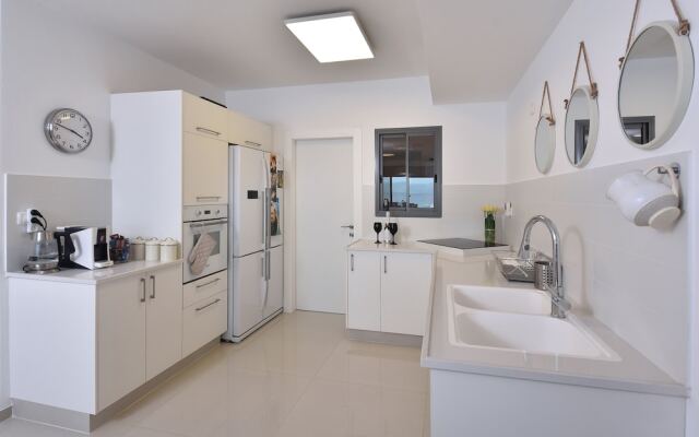 Ariston Luxury Garden Apt W Private Pool