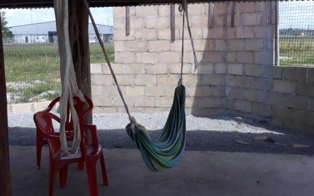 Rumanija's Airport Rooms