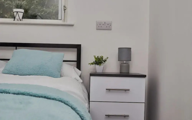 4 Bedroom, Free Parking, Contractors & Families