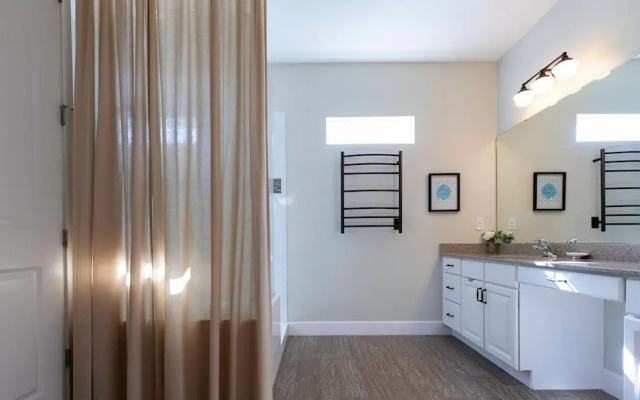 Amazing Beach House Near the Parks