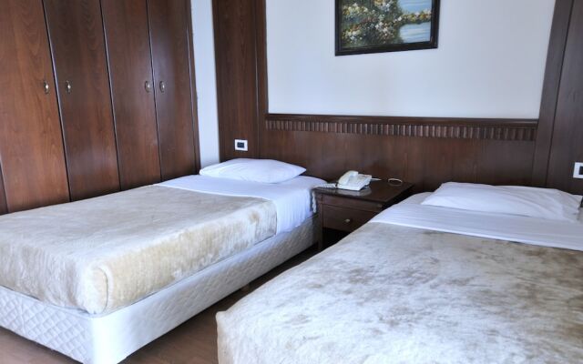 White House Hotel