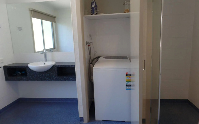 Waterfront Retreat At Wattle Point