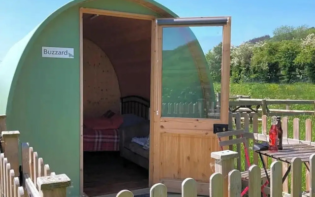Green Dragon and Kitchen Pod - Sleeps 2 & Parking