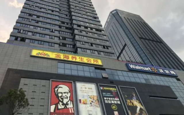 Yuehui International Apartment