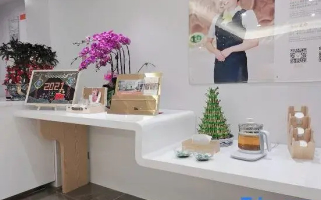 Vienna 3 Best Hotel (Shanghai Qiantan Sanlin Subway Station)