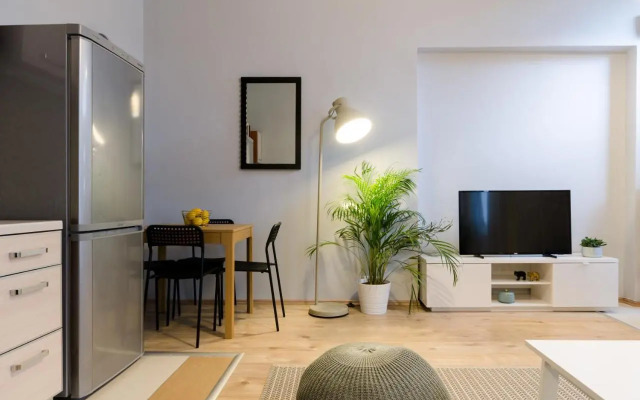 I30 Studio Apartment In Central Location.