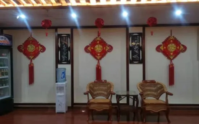 Dengfeng Zhonggang Business Hotel