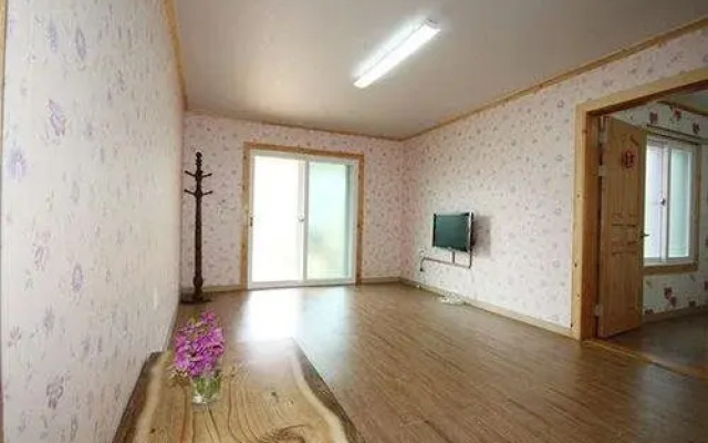 Goesan Joryeong Pension