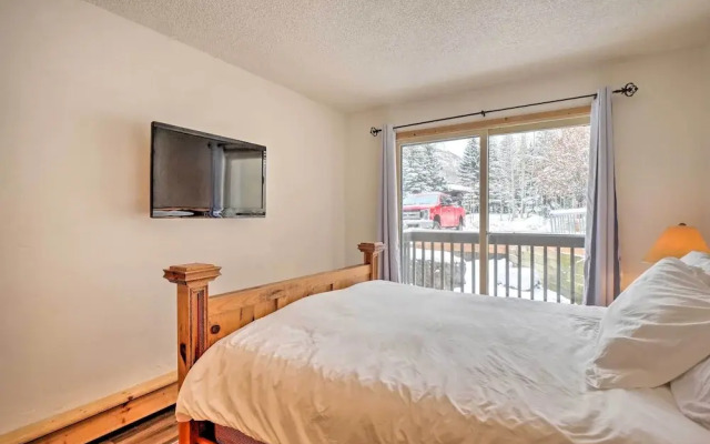 Charming Vail Condo w/ Patio & Mountain Views