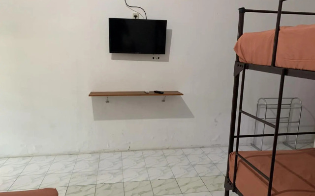 Recharge Cafe & Garasi Homestay