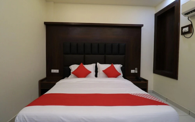 OYO 30559 Center Point