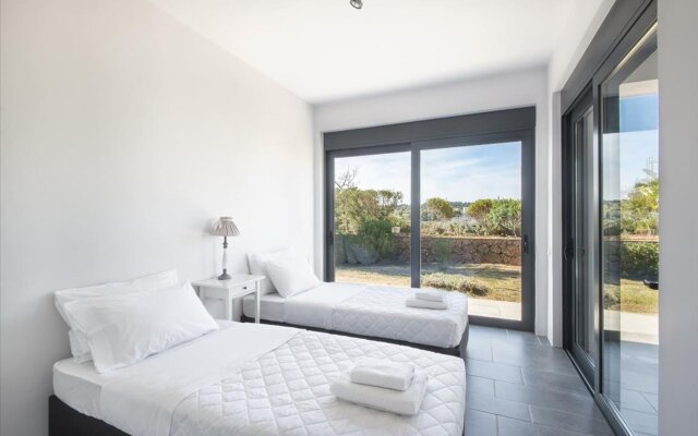Minimal Sea View Maisonette