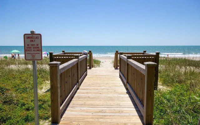 Court Capri Condos by Hosteeva