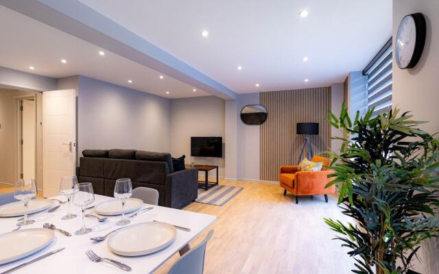 Broadway Market Beauty Three-bedroom by Sojo Stay