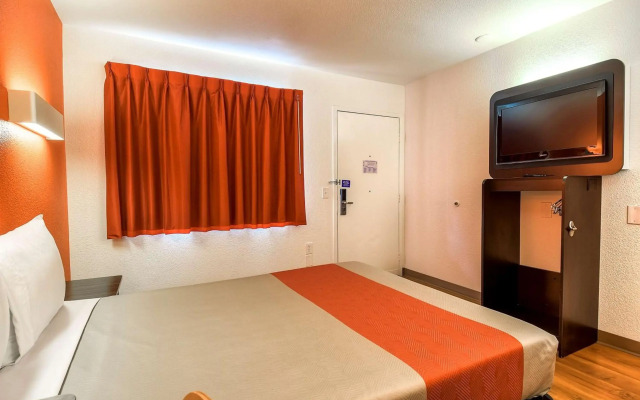 Motel 6 Carlsbad, CA Beach