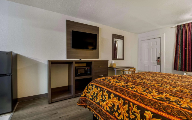 Rodeway Inn Conference Center