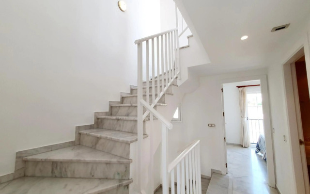 Lomas de Cabopino House