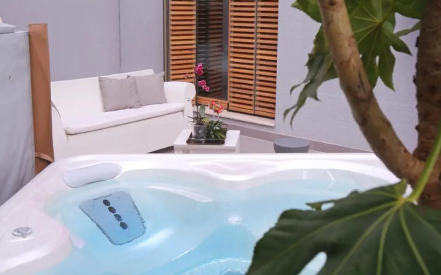 Luxury Apartment Kampanel