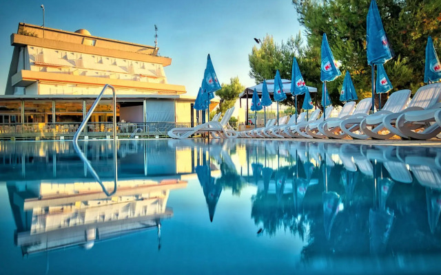 Welcoming apartment in Cupra Marittima with shared pool