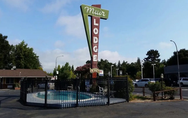 Muir Lodge Motel