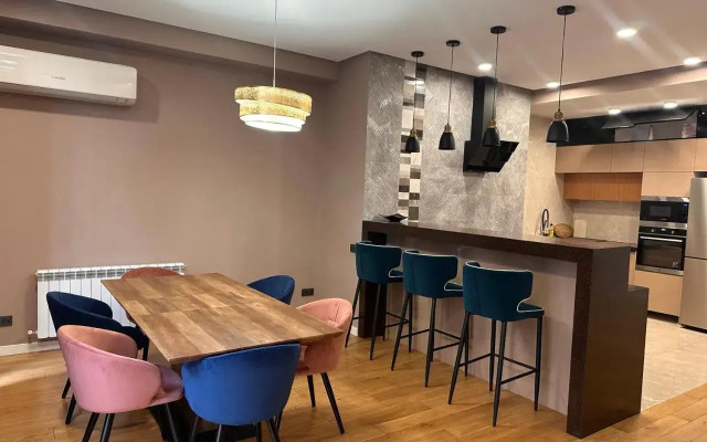 2 Bedroom Apt on Republic Square