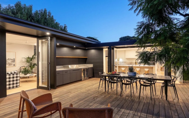 Midnight Sands Luxe Beachside Designer With Pool