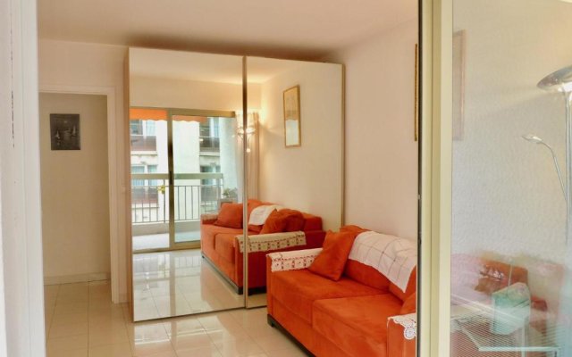 One bedroom apartment in the center of Cannes, next to the Carlton, a few meters from the Croisette - 367