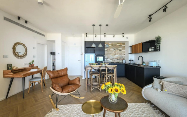 Grand Apartment with Amazing Balcony with Sea View