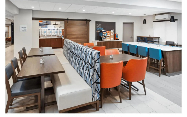 Holiday Inn Express Cleveland Airport - Brookpark by IHG