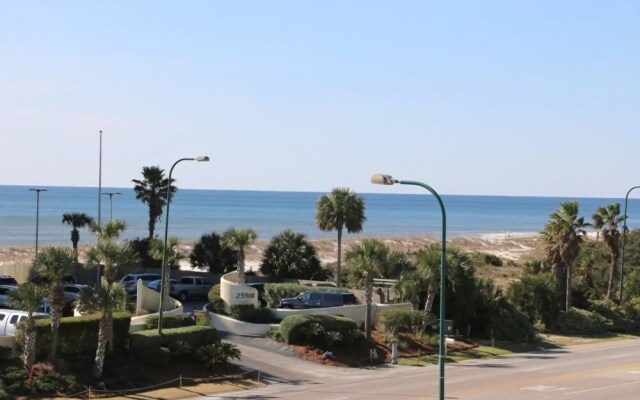 Grand Caribbean 425 by RedAwning