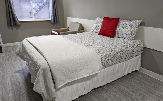 Riverside Motel & Suites