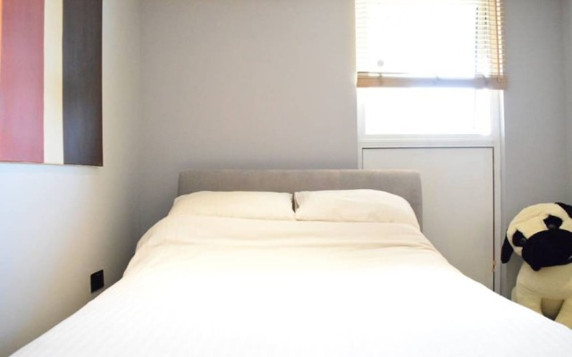 East London 2 Bed Flat With Balcony