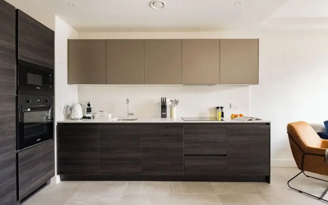 Leeds Centre by Charles Hope