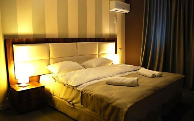 Hotel West