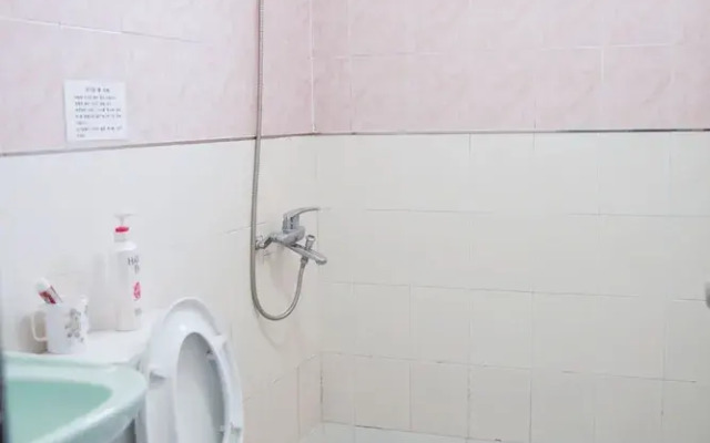 Golmok Guest House - Hostel