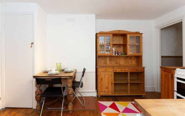 2 Bedroom Flat In Earlsfield