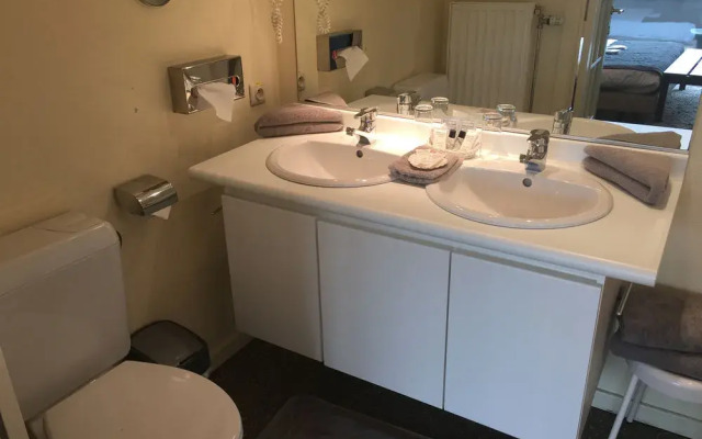 Villa Hotel (Adults only)