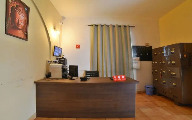 Oyo 30128 Reddys Hotel