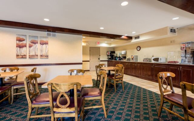 Red Roof Inn & Suites Knoxville East