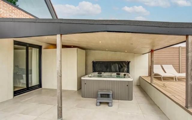 Lush Holiday Home in Vlaanderen With Private Pool