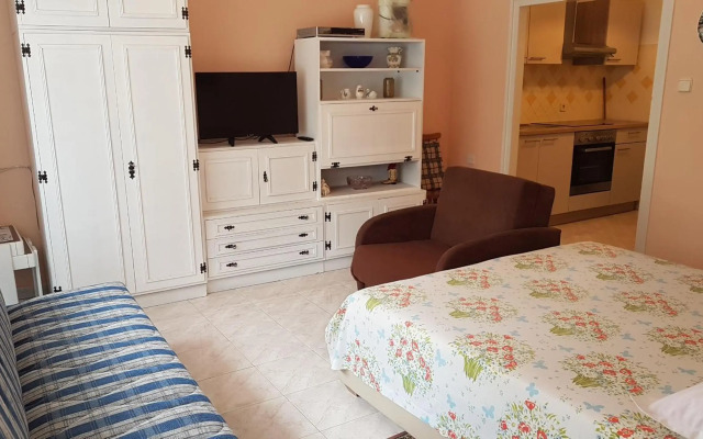 Apartments Anita - One Bedroom Apartment with Garden