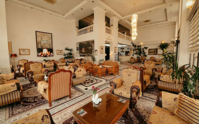 Yay Grand Hotel