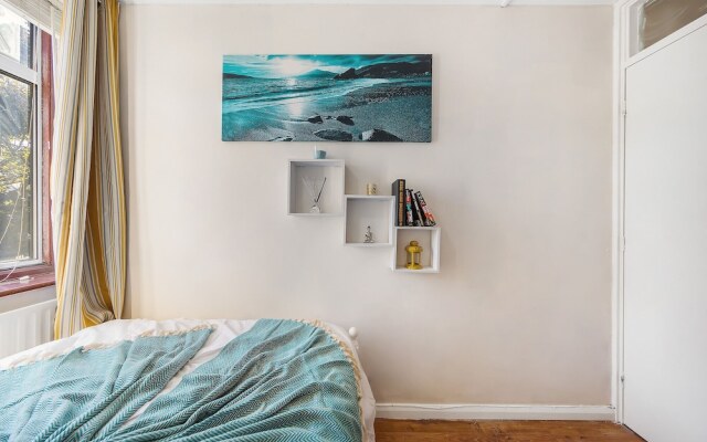 Canton Street - Deluxe Guest Room 4