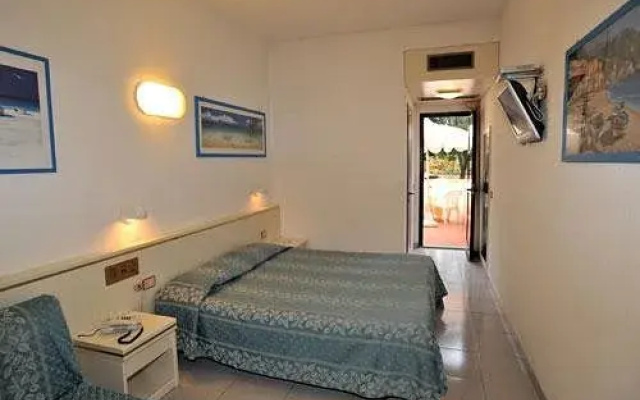 Hotel Crystal & Residence